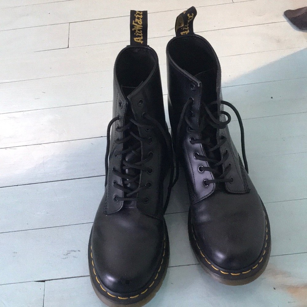 Black dr martens